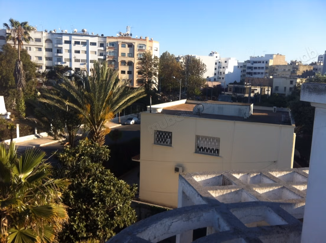 Se vende villa de lujo en Habbous. 10 habitaciones grandes. Hermosa terraza y jardín. 
