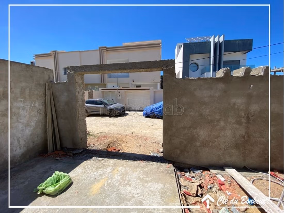 Un Beau Duplex S3 inachevé à Rue Du Parc
