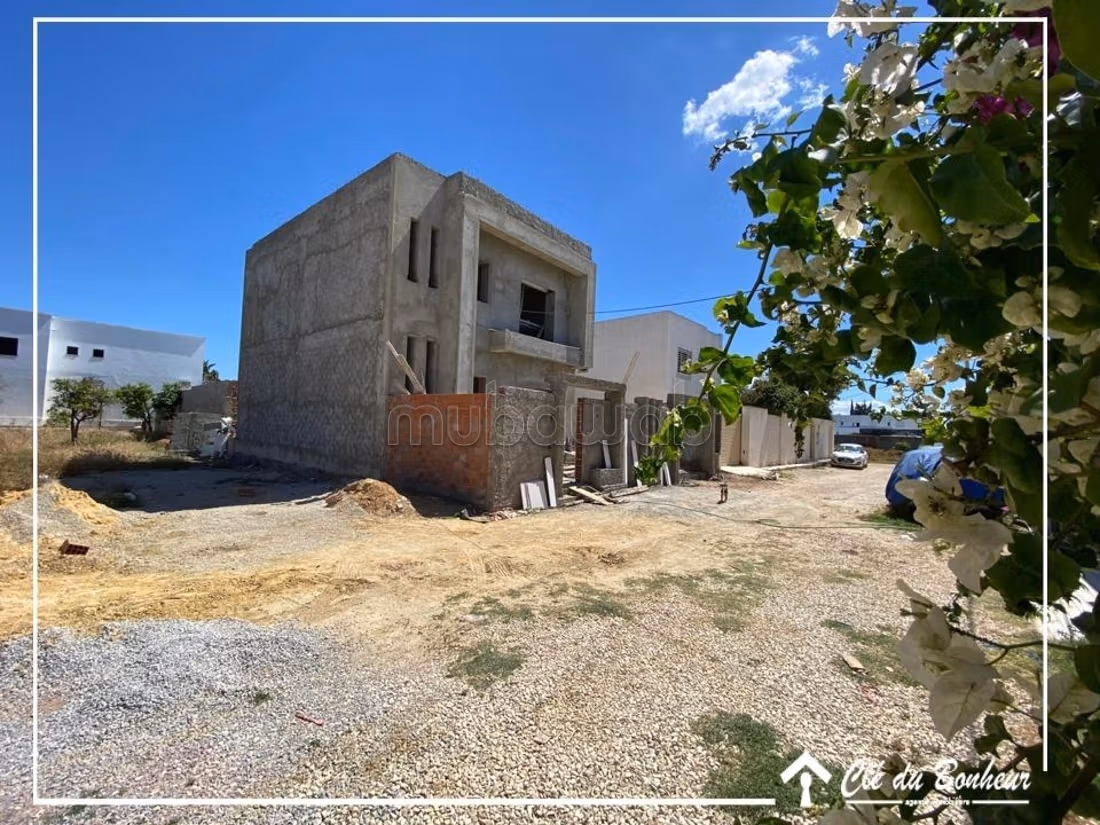Un Beau Duplex S3 inachevé à Rue Du Parc