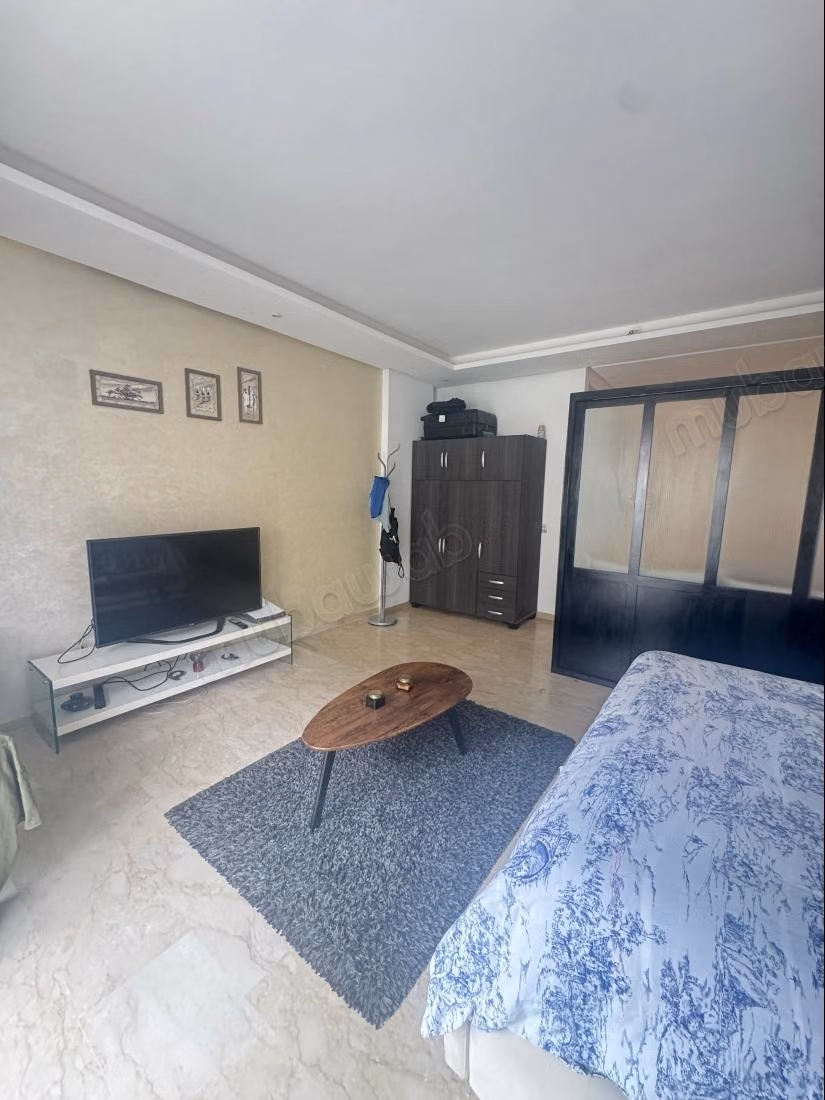 Affitta questo appartamento a Riyad. 1 bella camera. Arredata