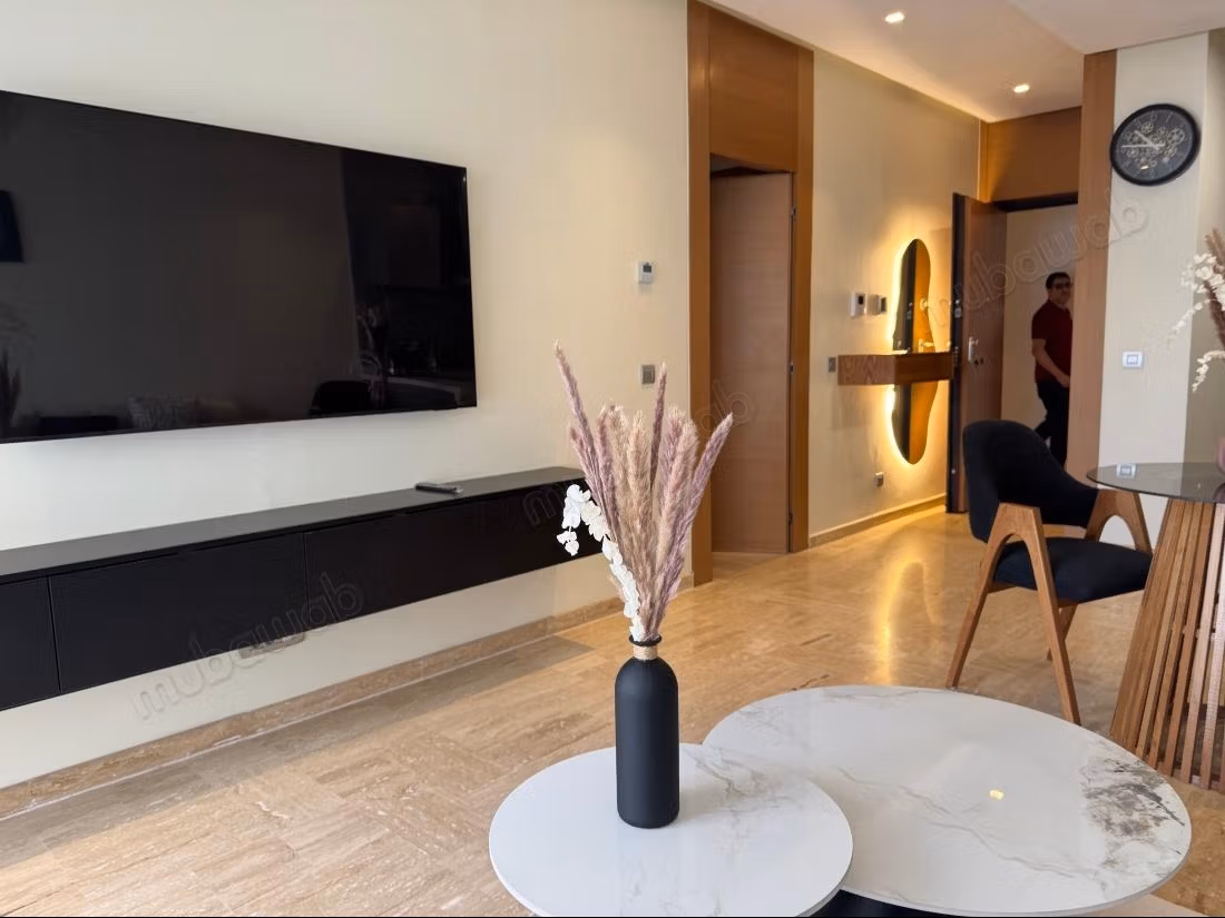 Luxury 1 BR Apartment in CFC with Large Terrace