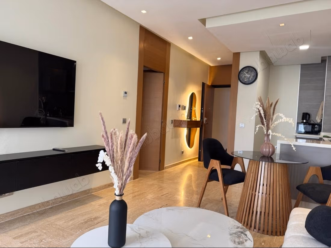 Luxury 1 BR Apartment in CFC with Large Terrace