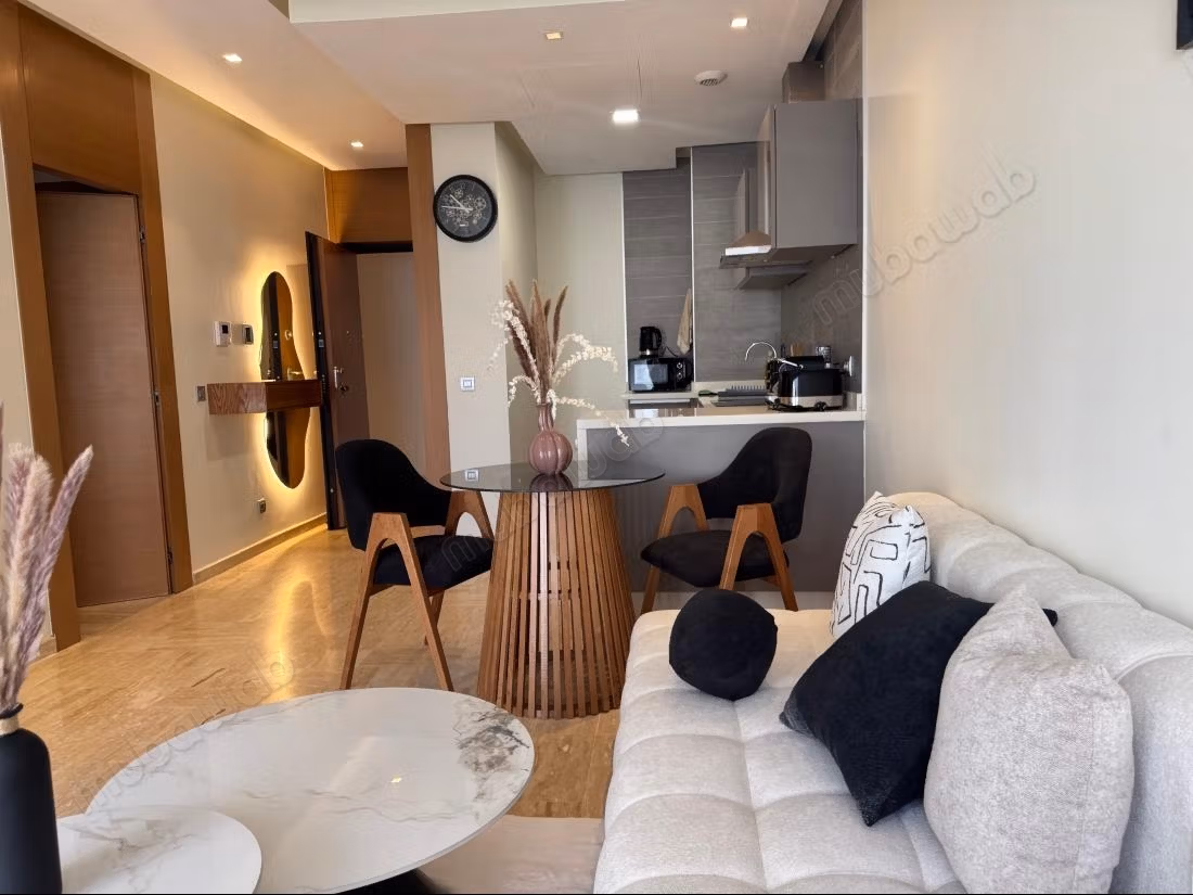 Luxury 1 BR Apartment in CFC with Large Terrace
