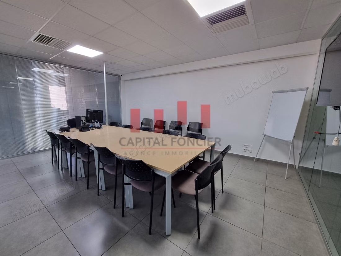 Eccellente opportunità di un piano ufficio premium arredato e attrezzato di 365 m in affitto nel quartiere Palmier
