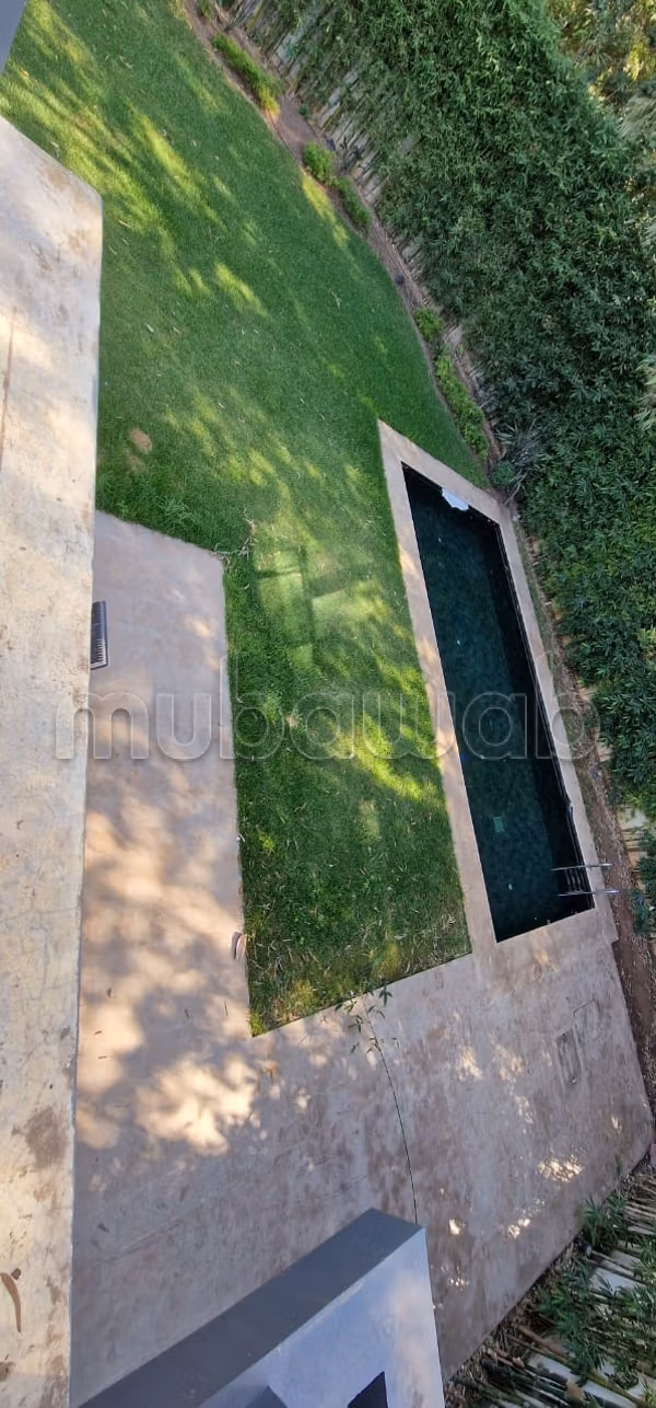 Maestosa villa in affitto a Ville Verte. 3 ampi locali. Grande piscina. 