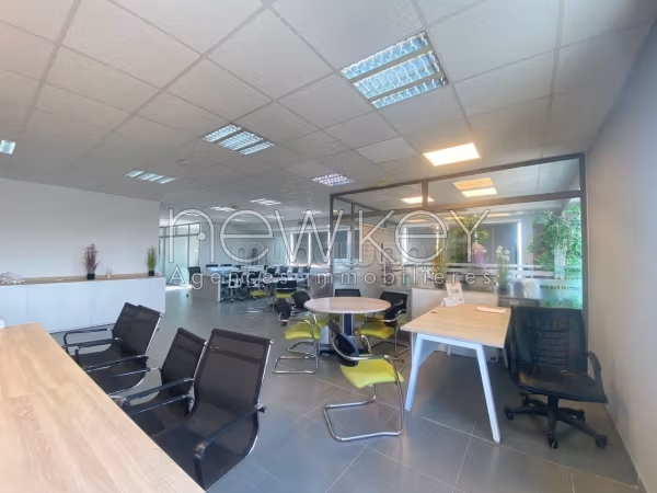 Offices for rent in Les Berges Du Lac 1. Surface area 470 m². Private car park