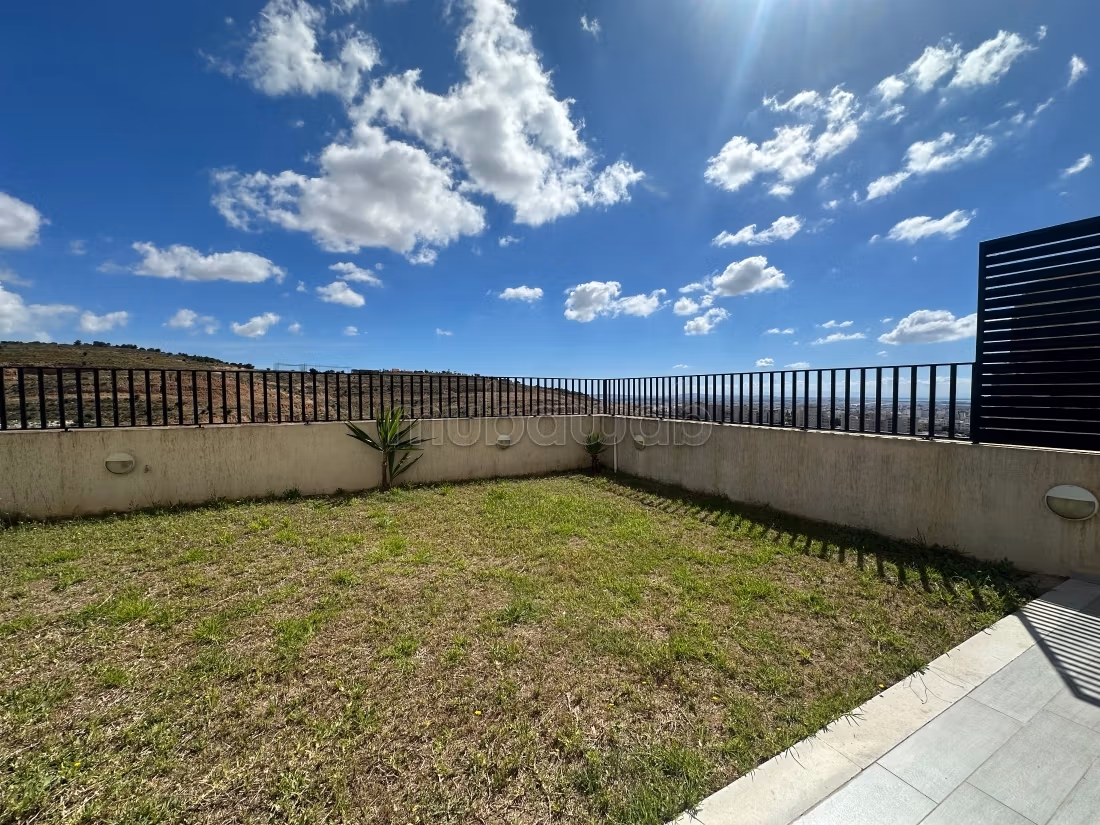 A vendre un appartement s3 avec jardin à Ennasr