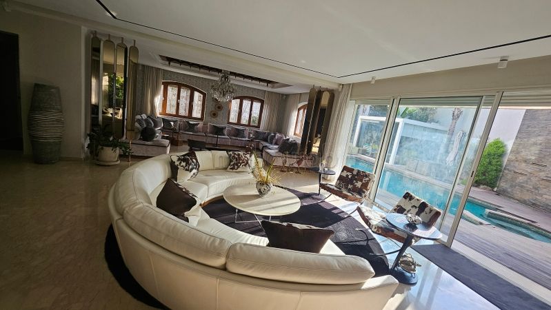 Koophuizen beschikbaar in Californie. 4 Kamers. Volledig gemeubileerd. 