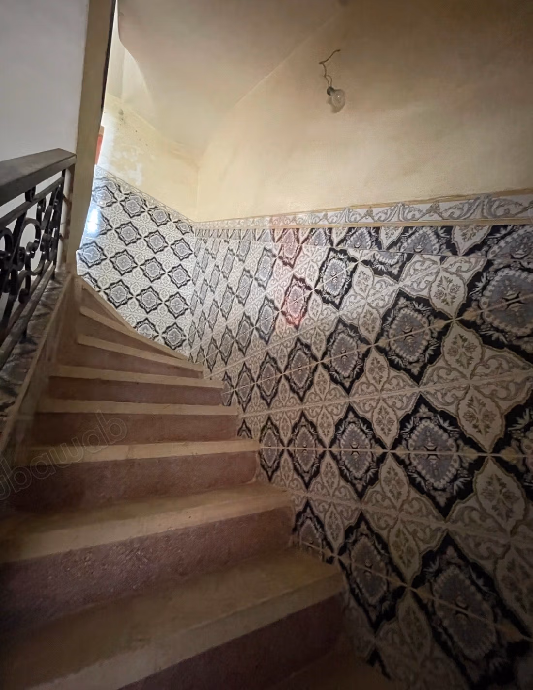 House for sale in Al Kawtar. Dimension 103 m². Fitted kitchen