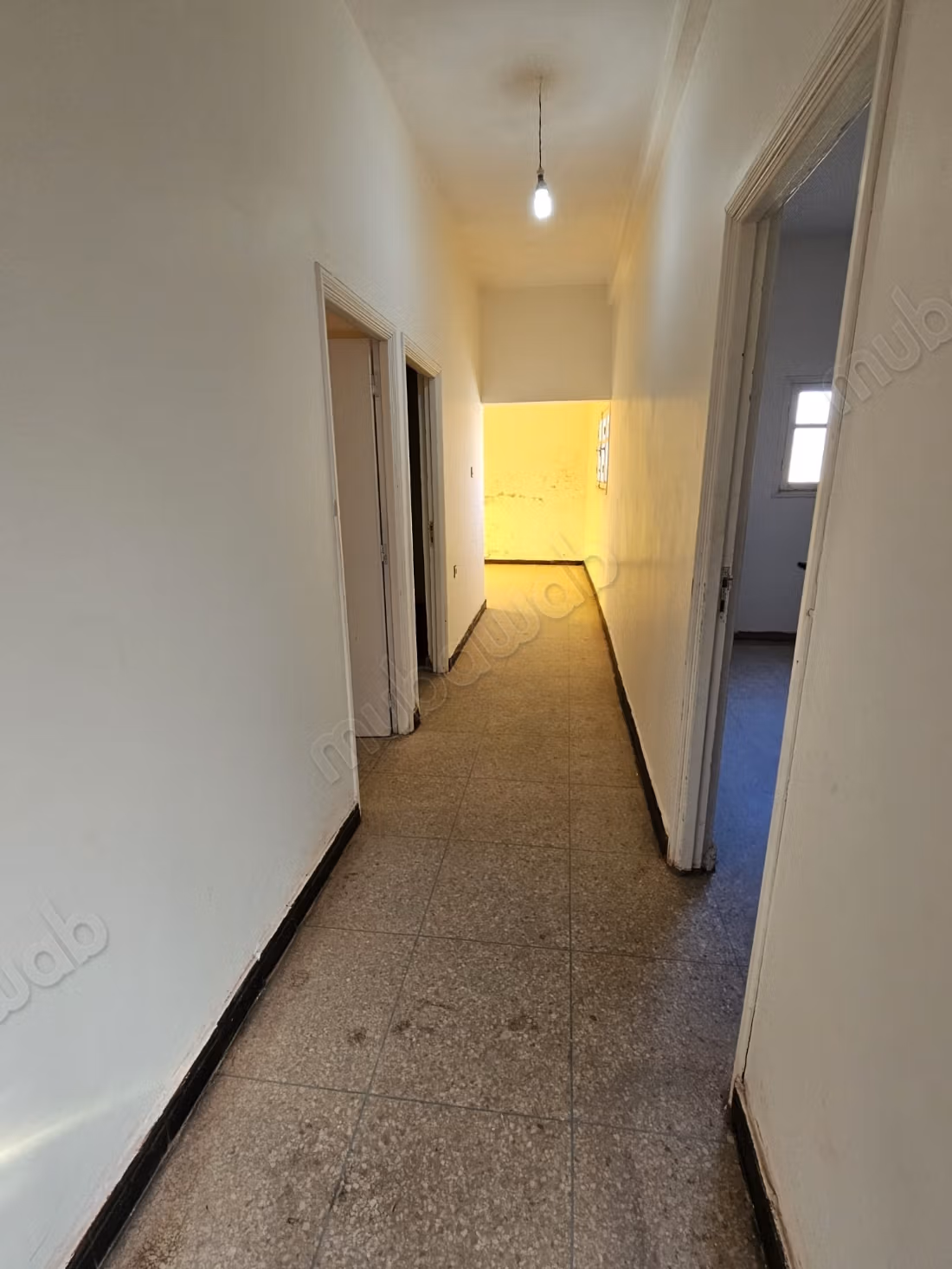 House for sale in Al Kawtar. Dimension 103 m². Fitted kitchen