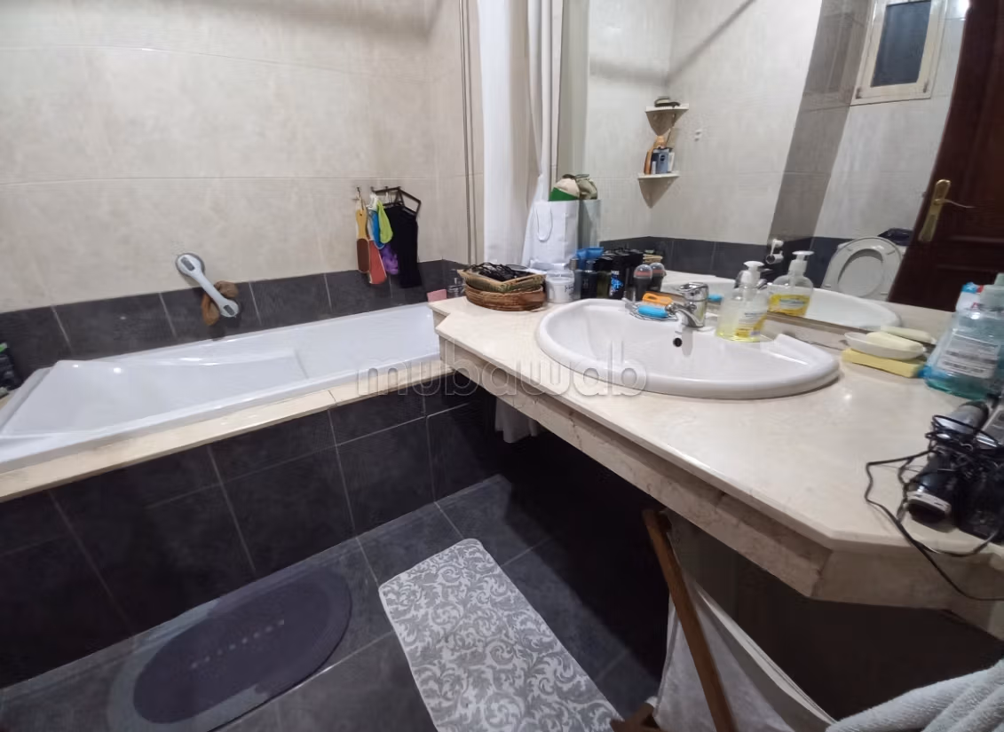 Appartement à vendre sur le bd Sijilmassi. Terrasse et pas de vis a vis. 3 chambres