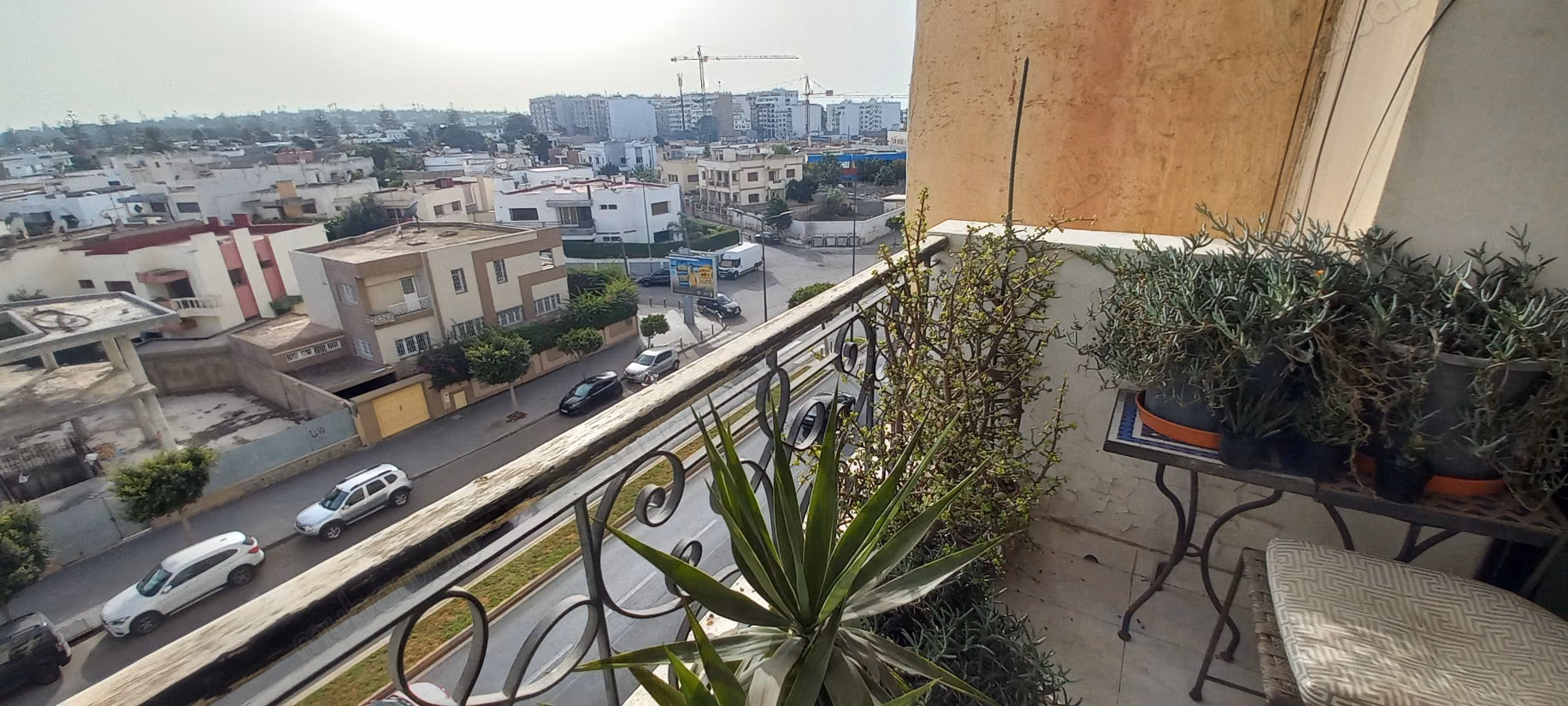 Appartement à vendre sur le bd Sijilmassi. Terrasse et pas de vis a vis. 3 chambres