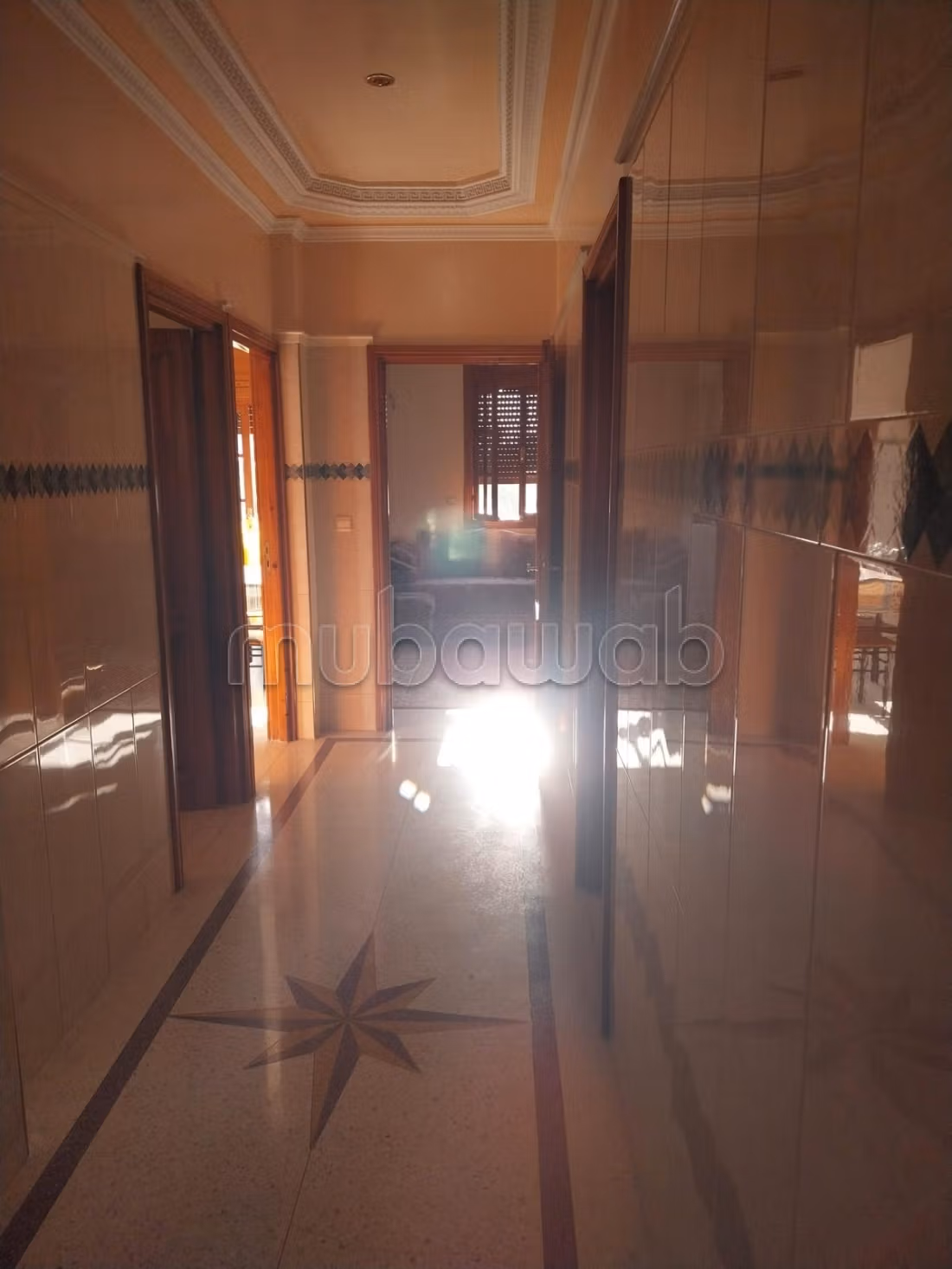 Maison d'angle sur 2 niveaux avec magasins et cave — 6