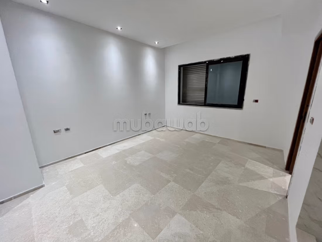 Fabulous apartment for sale in Les Jardins de Carthage. 5 comfortable rooms. Large swimming pool, General air conditioning. 