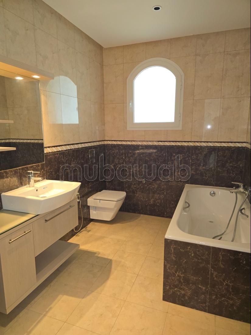 Une belle demeure avec piscine couverte