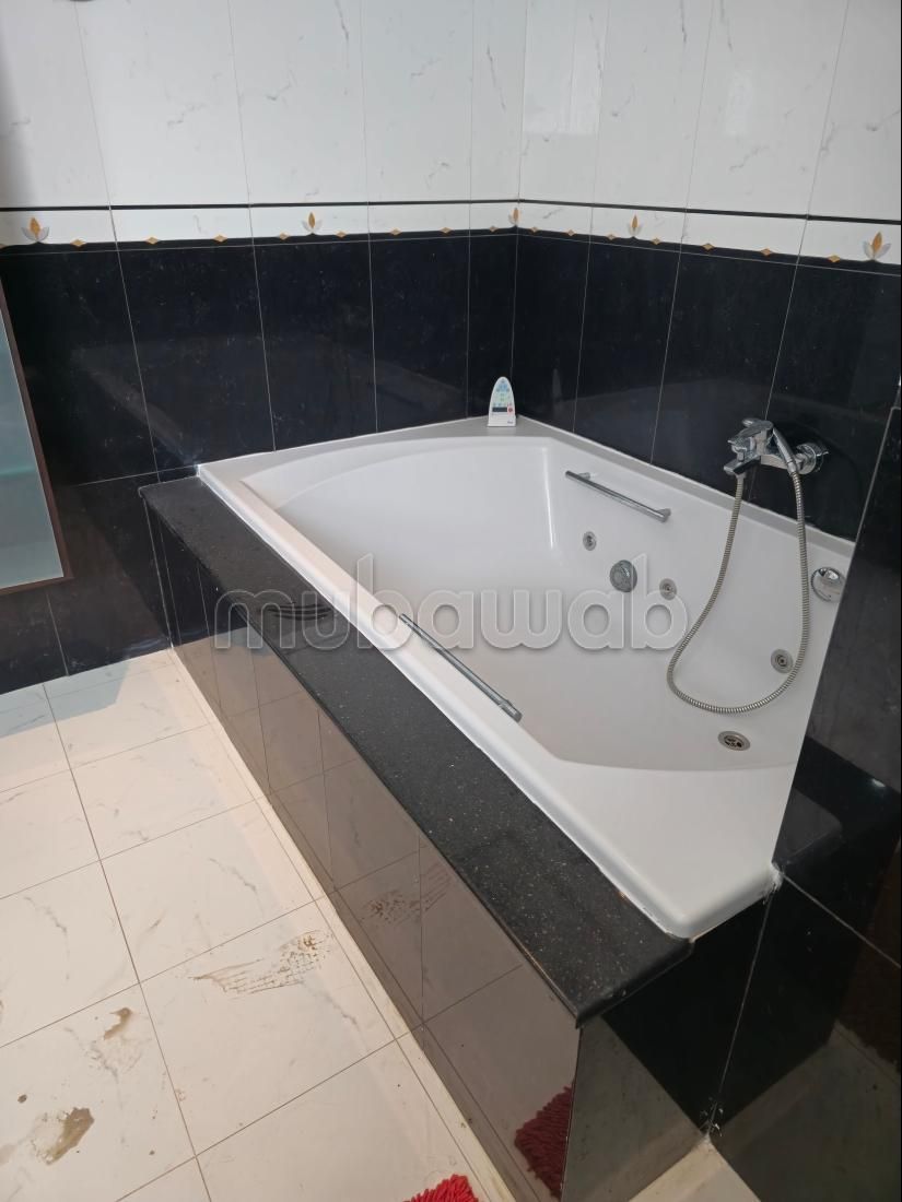 Une belle demeure avec piscine couverte