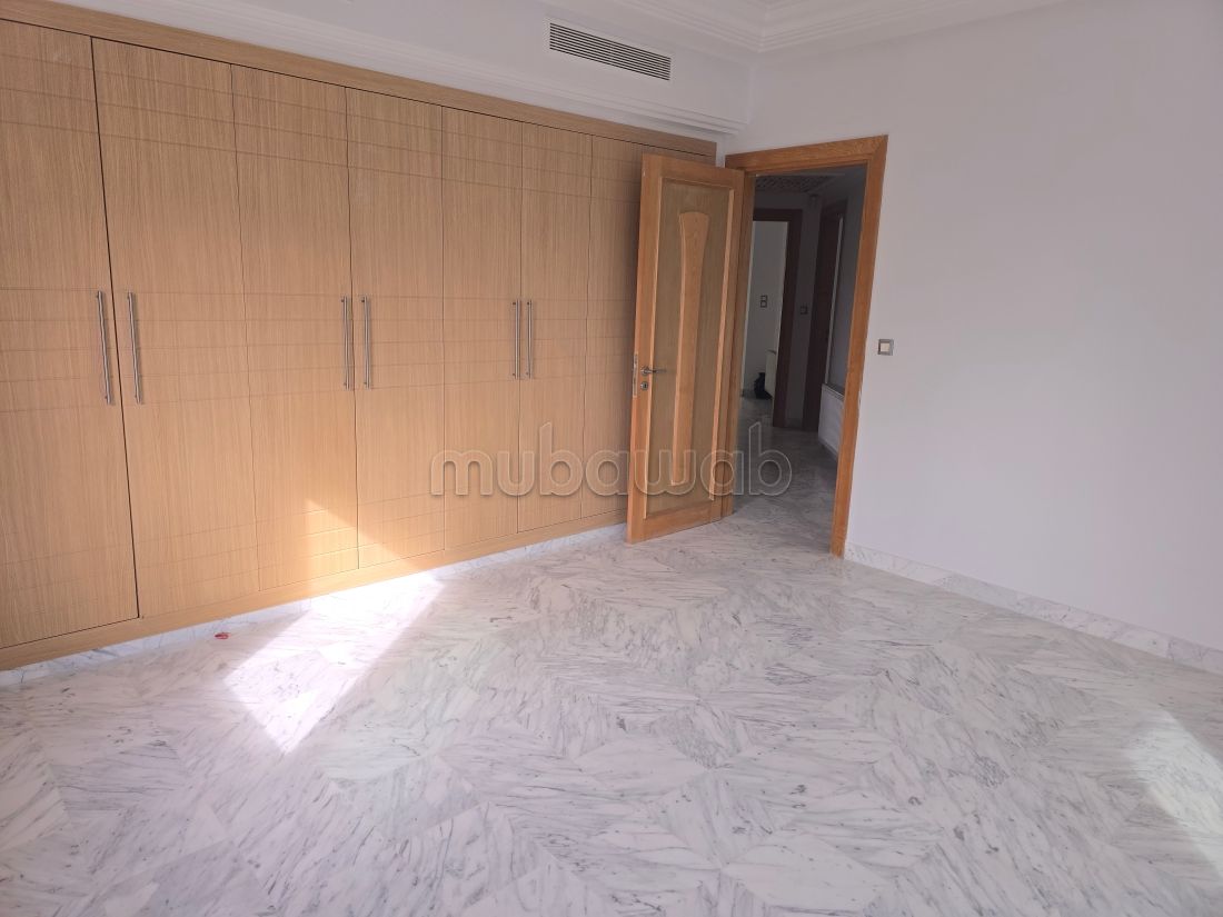 Une belle demeure avec piscine couverte