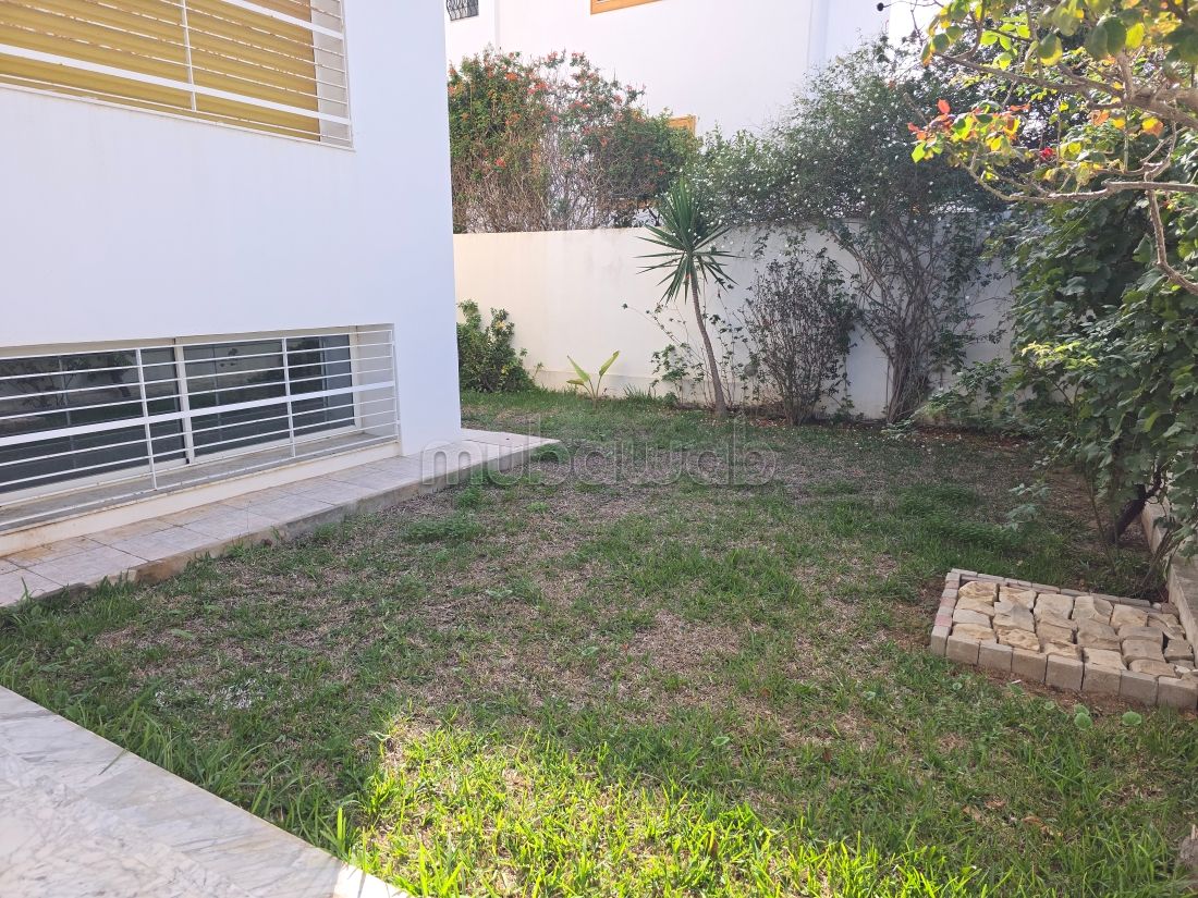 Une belle demeure avec piscine couverte