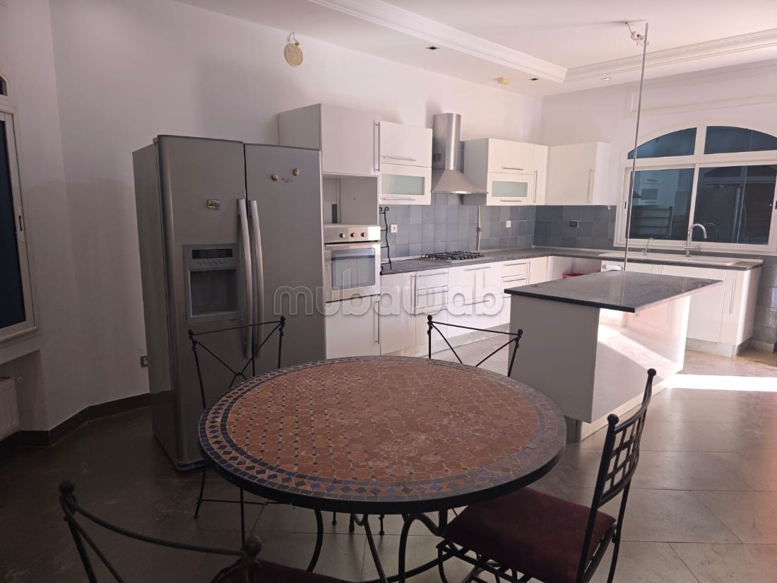 Une belle demeure avec piscine couverte