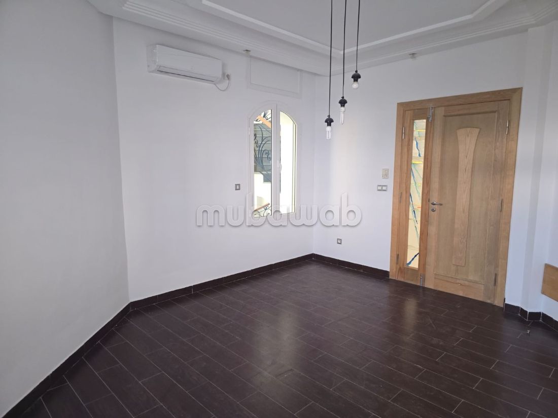 Une belle demeure avec piscine couverte