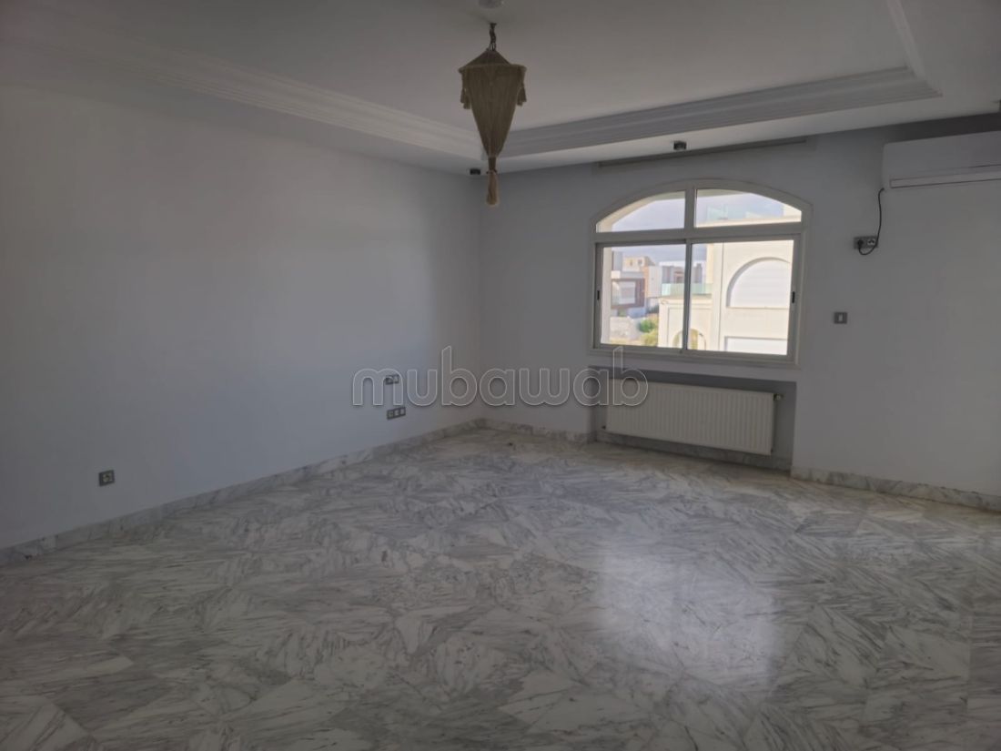 Une belle demeure avec piscine couverte