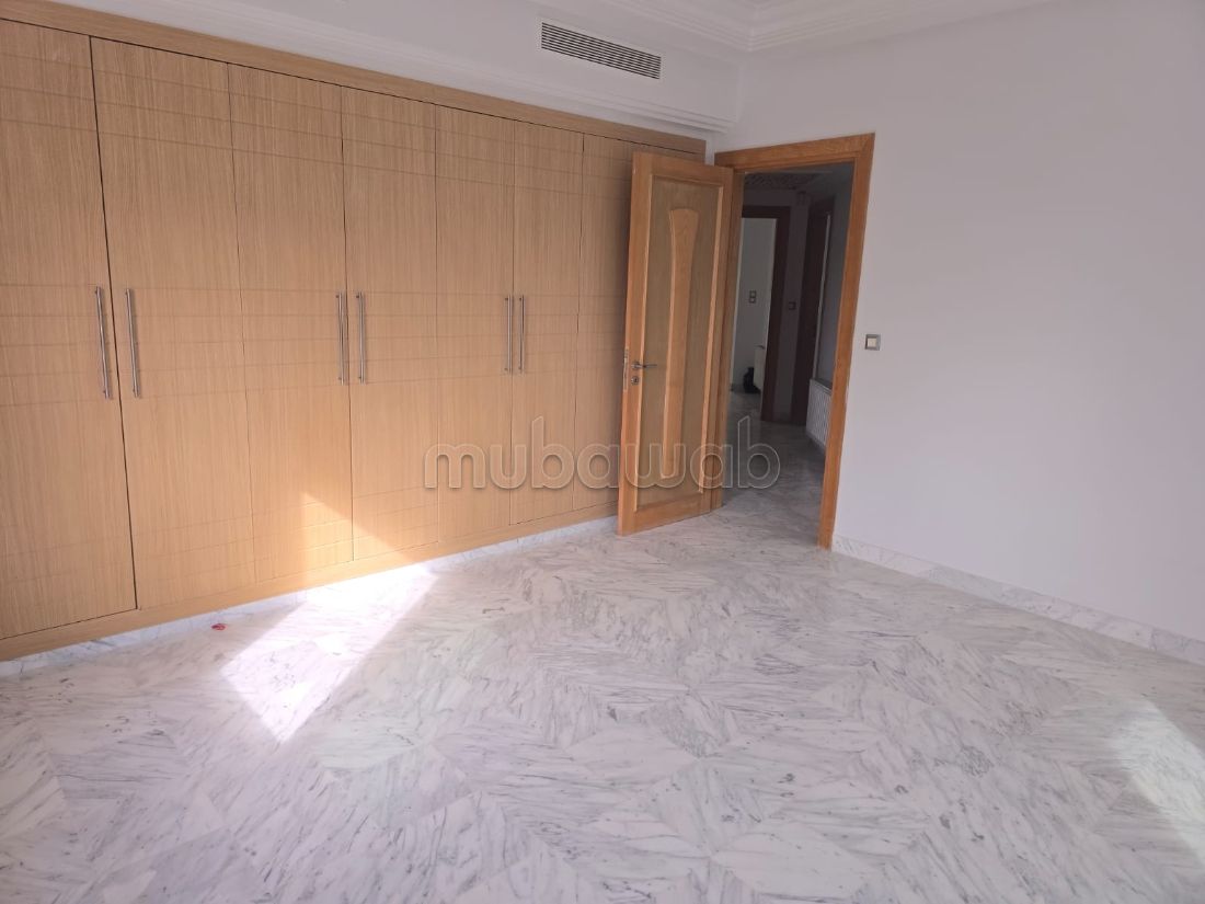 Une belle demeure avec piscine couverte