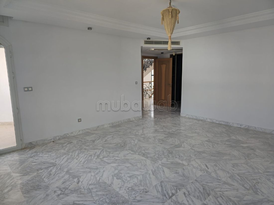 Une belle demeure avec piscine couverte