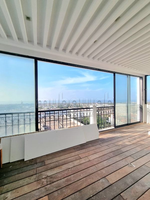 Alquila este piso en Ain Diab. 3 dormitorios. Sistema parabólico y salón de estilo marroquí