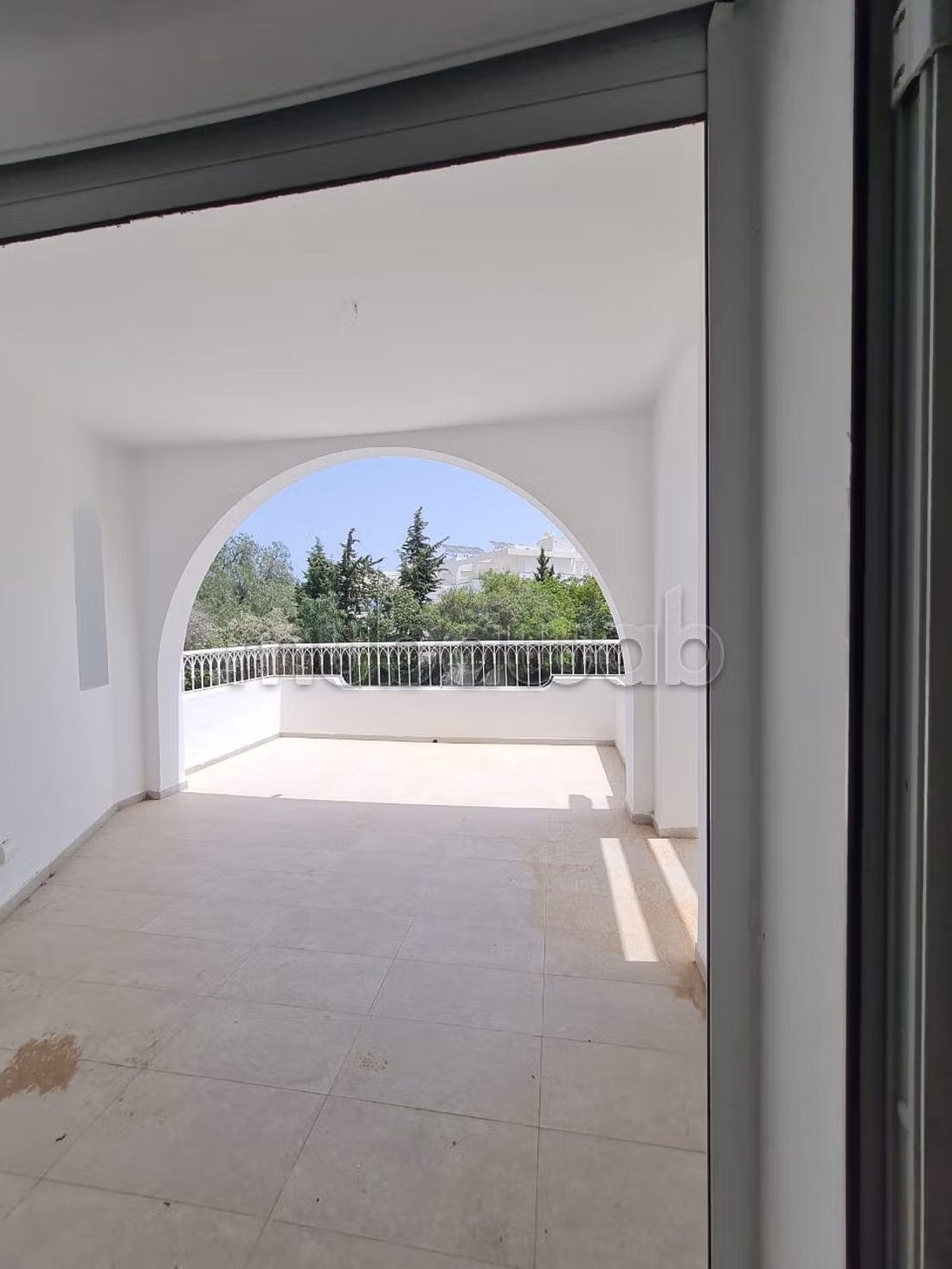 Superbe villa à louer à Gammarth. 4 chambres. Belle terrasse et jardin