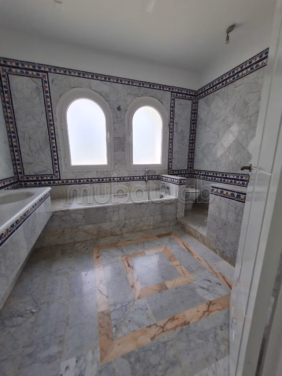 Superbe villa à louer à Gammarth. 4 chambres. Belle terrasse et jardin