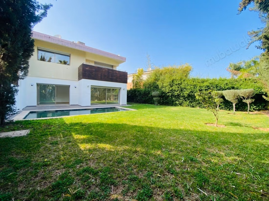 Villa jumelée de prestige 4 chambres à louer – Prestigia Vil...