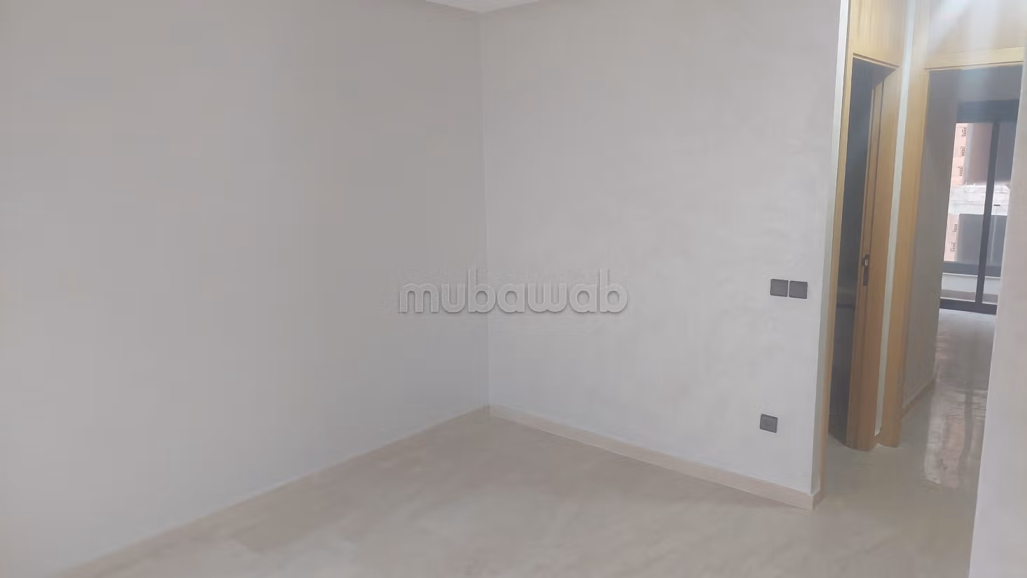 High standard studio for rent empty