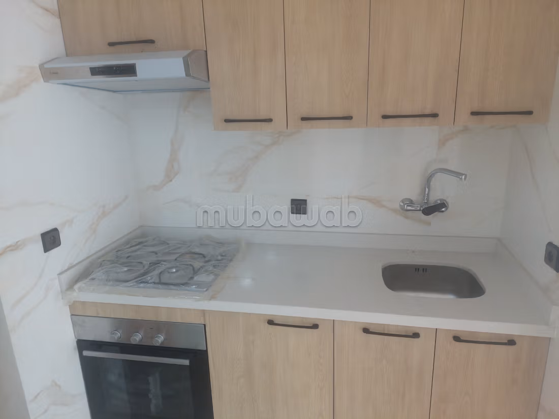 High standard studio for rent empty