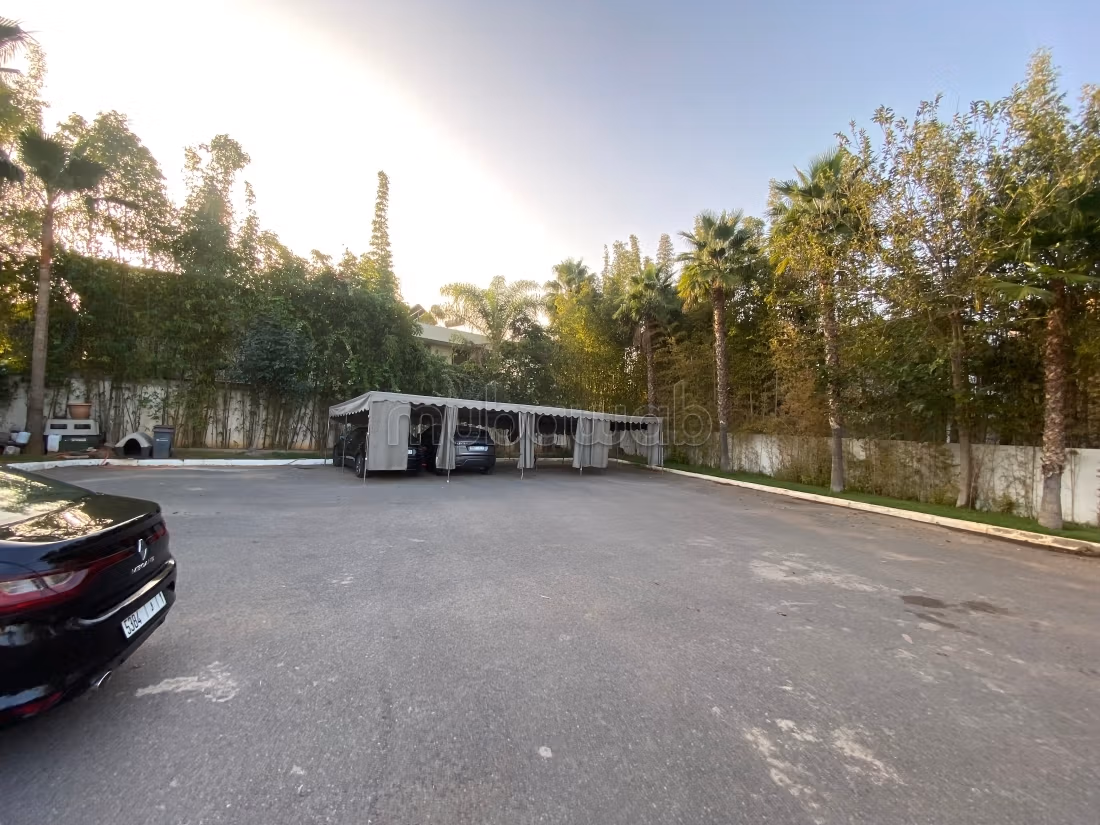 Vente villa de luxe à Quartier Des Ambassades. 10 pièces. Terrasse et jardin