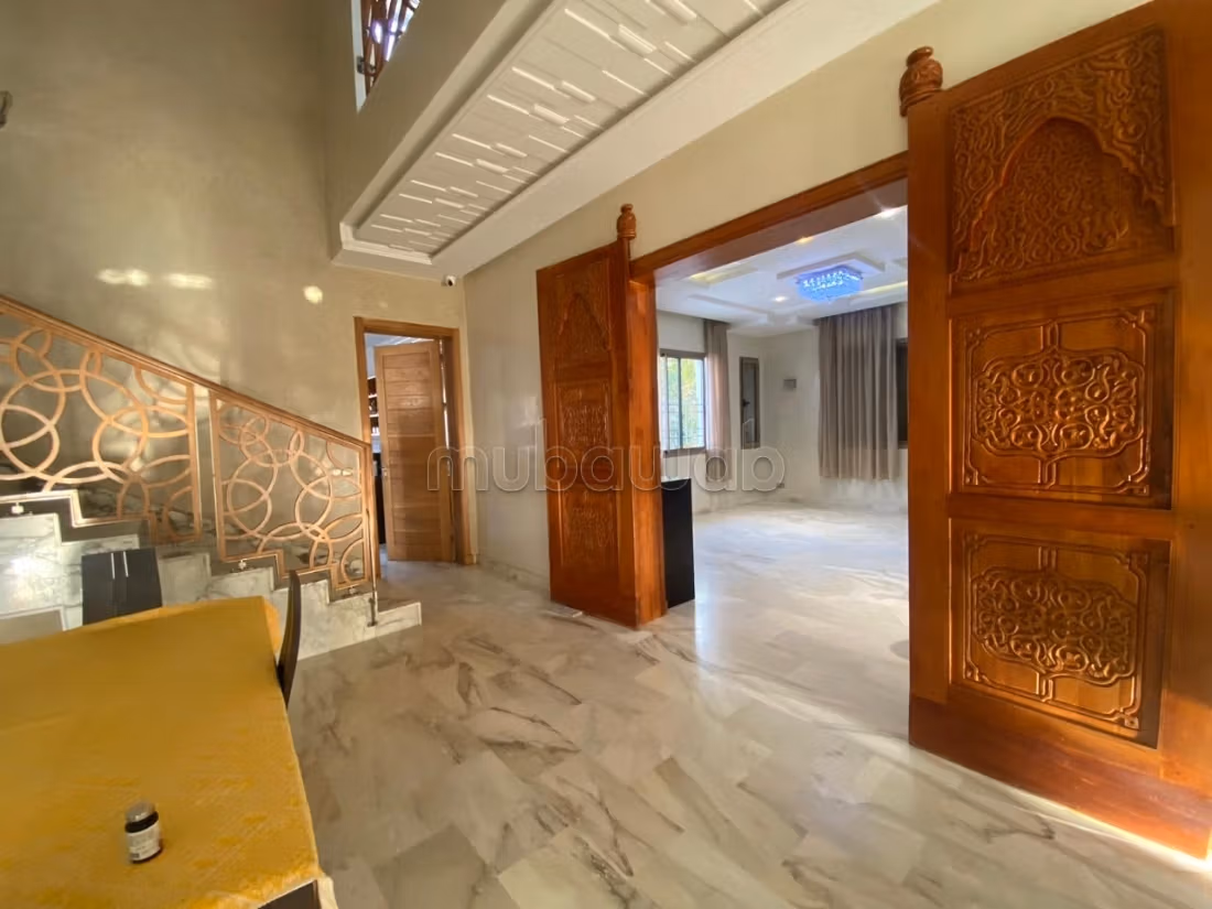 Vente villa de luxe à Quartier Des Ambassades. 10 pièces. Terrasse et jardin