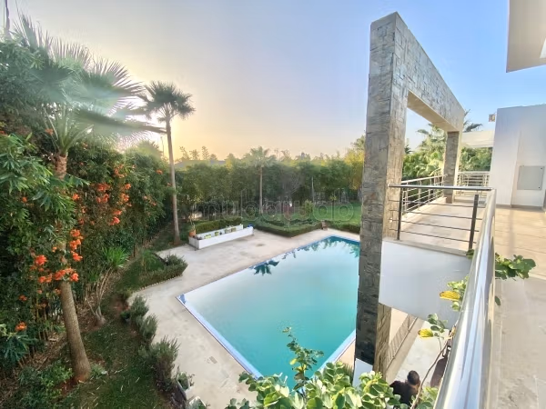 Vente villa de luxe à Quartier Des Ambassades. 10 pièces. Terrasse et jardin