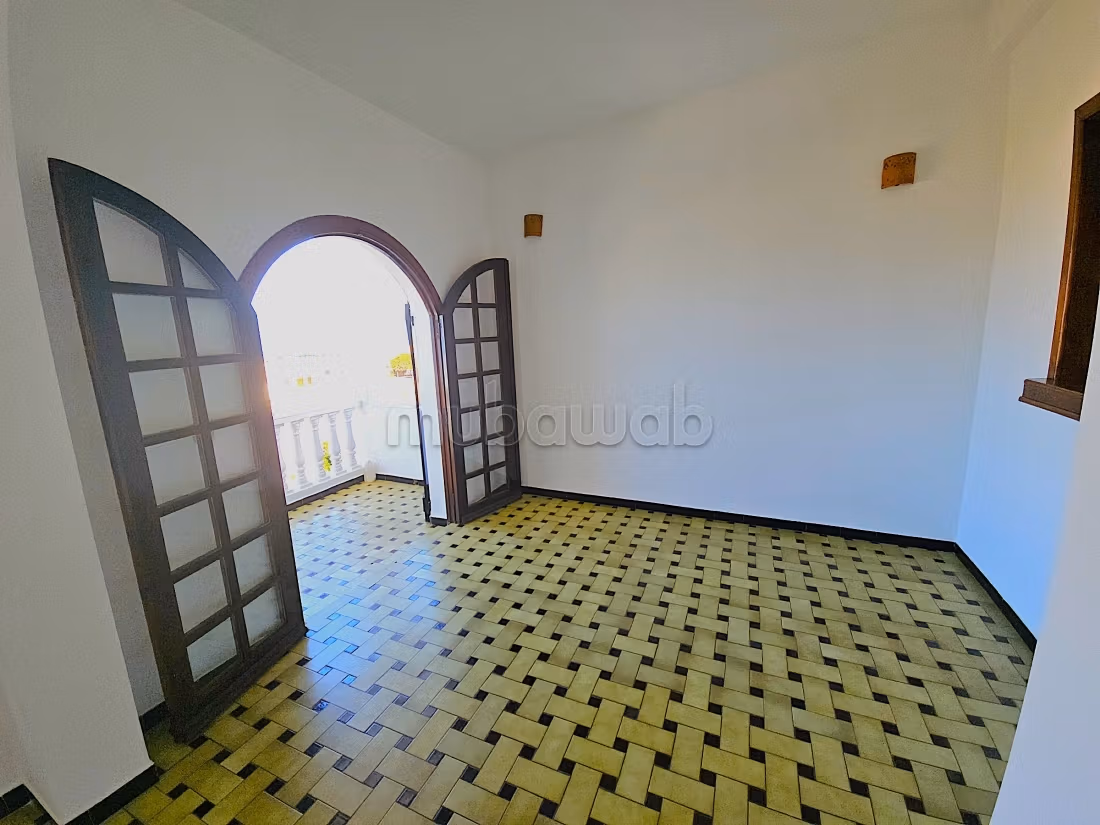 Maestosa residenza di lusso in affitto. 3 camere da letto. Giardino, terrazzo. 