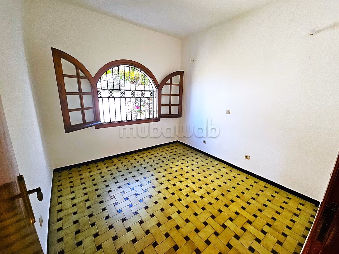 Maestosa residenza di lusso in affitto. 3 camere da letto. Giardino, terrazzo. 