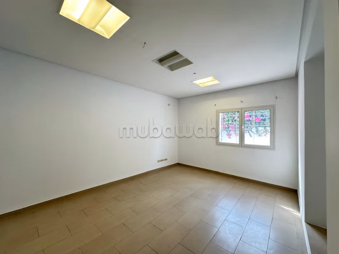 A louer Bureau moderne 8 pièces situé à El Menzah 1
