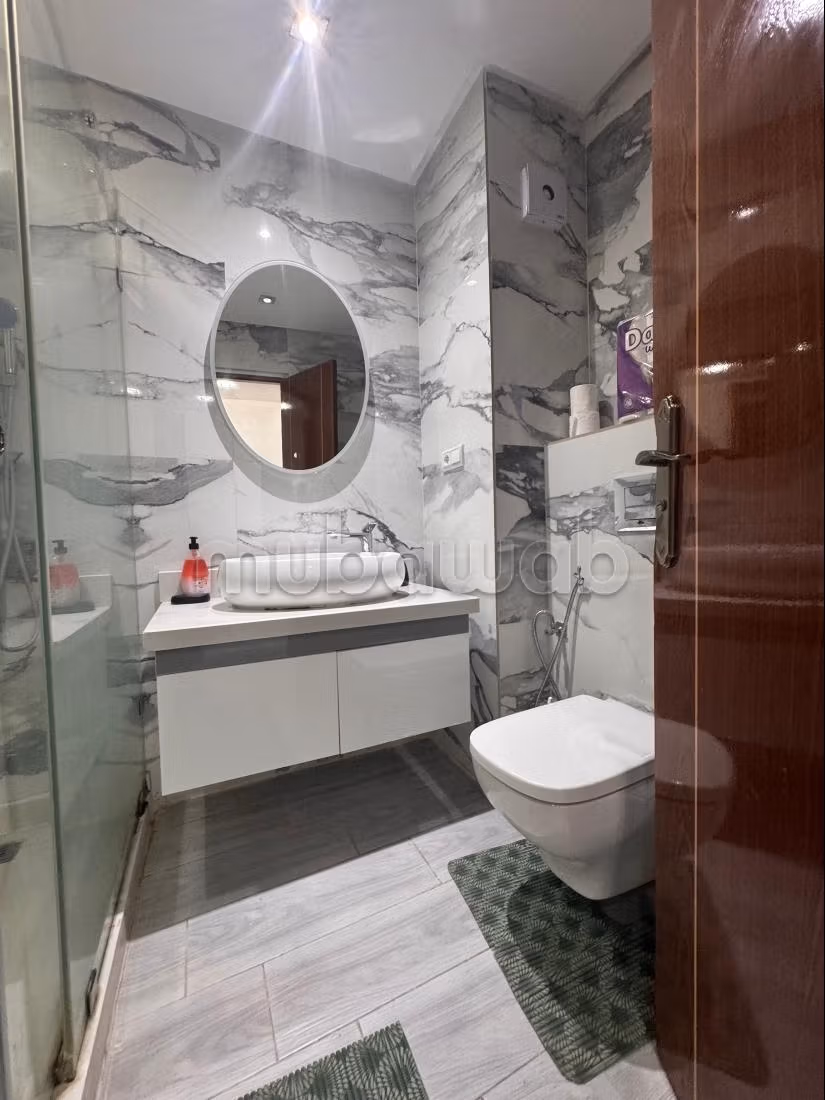 Splendido appartamento in affitto a Centre. 2 belle camere da letto. Posto auto e ascensore