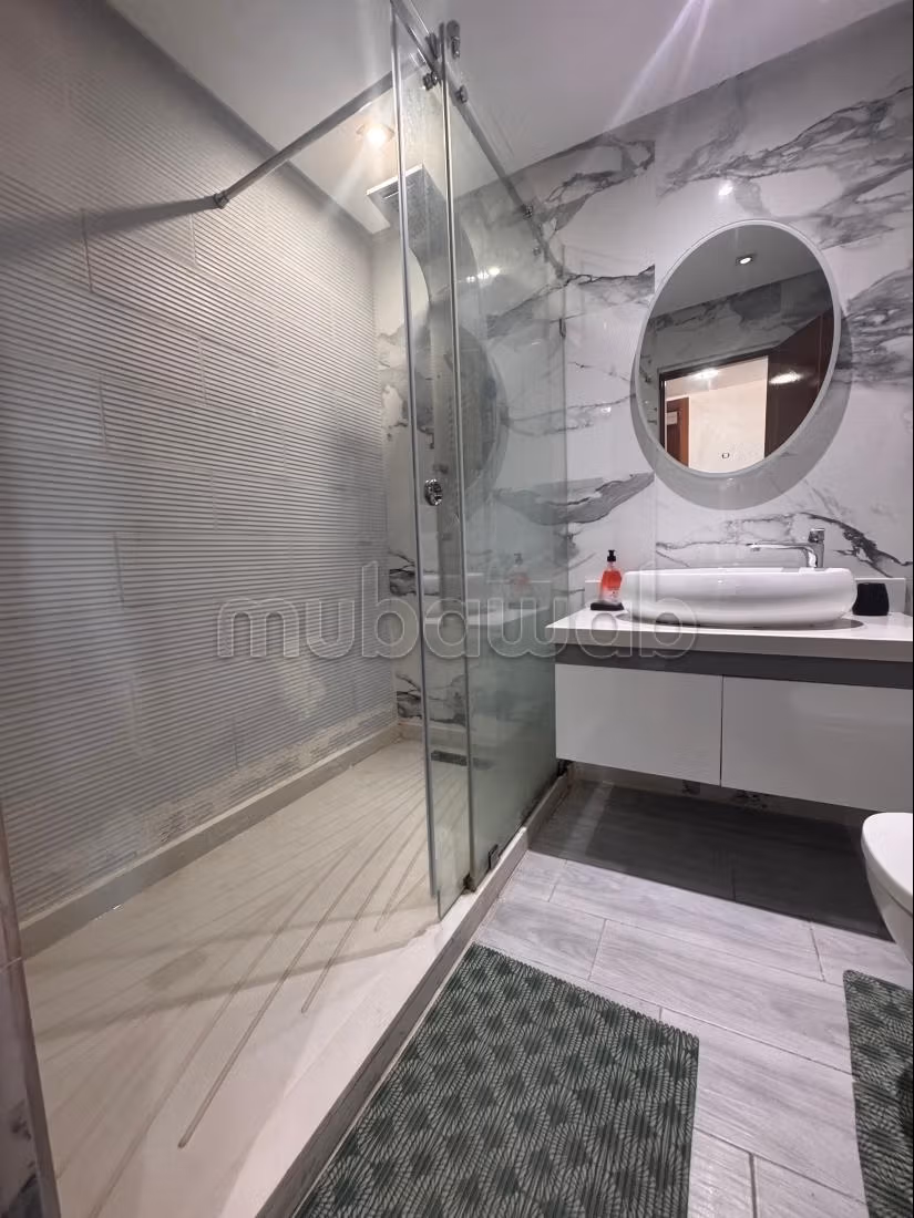 Splendido appartamento in affitto a Centre. 2 belle camere da letto. Posto auto e ascensore