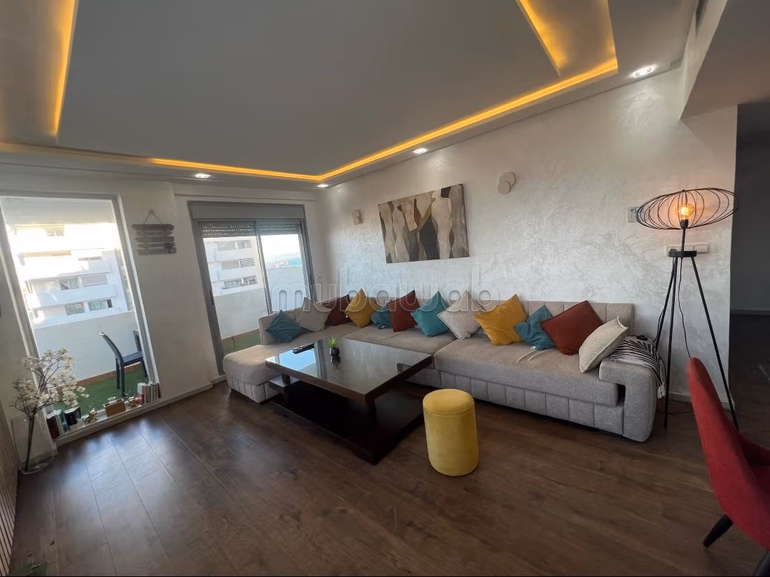 Splendido appartamento in affitto a Centre. 2 belle camere da letto. Posto auto e ascensore