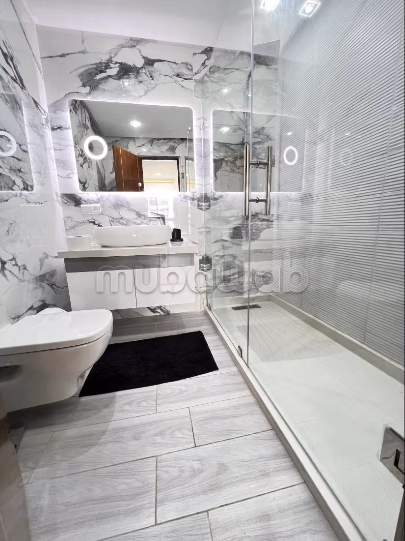 Splendido appartamento in affitto a Centre. 2 belle camere da letto. Posto auto e ascensore