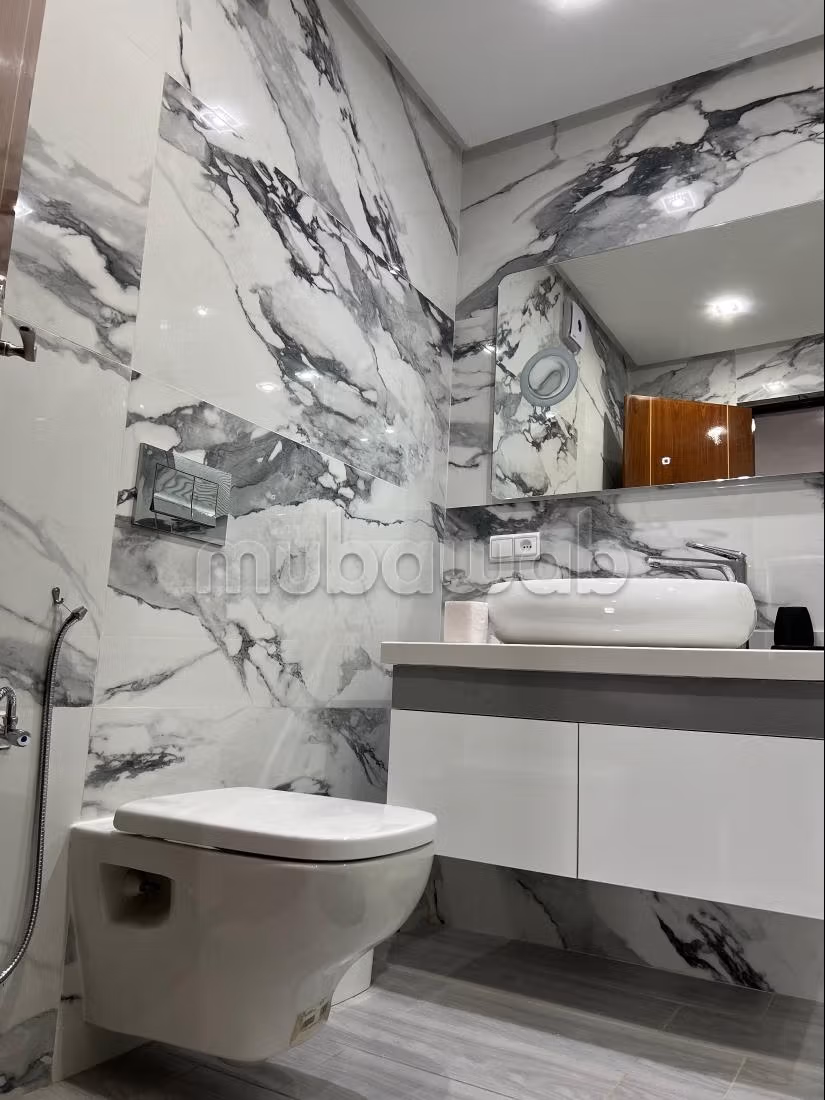 Splendido appartamento in affitto a Centre. 2 belle camere da letto. Posto auto e ascensore