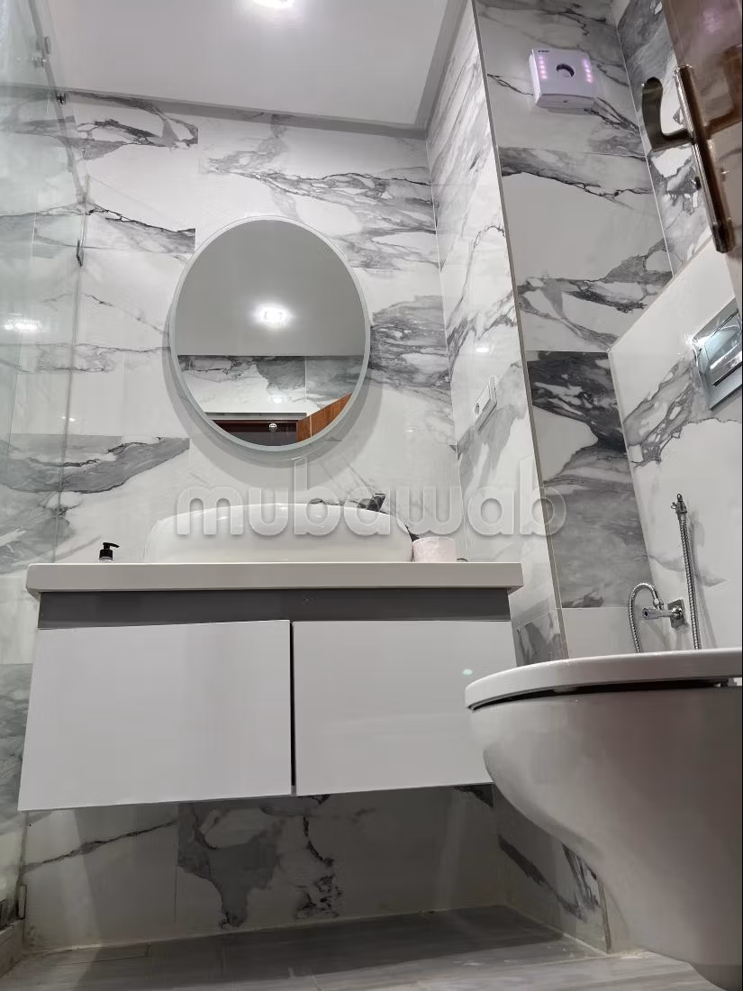 Splendido appartamento in affitto a Centre. 2 belle camere da letto. Posto auto e ascensore