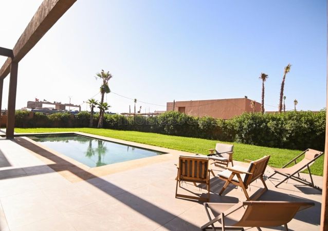 Magnifique villa à vendre à Route Amizmiz. Superficie 1000 m²