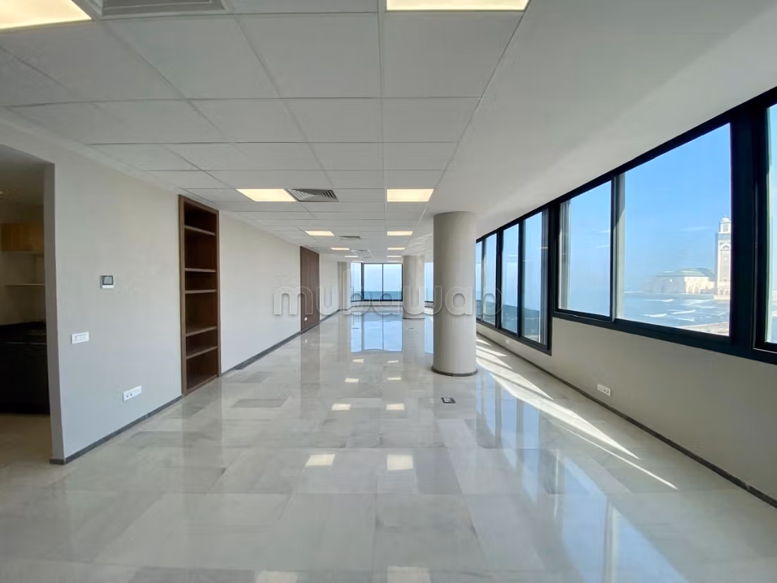 Plateau de bureau neuf 122m corniche