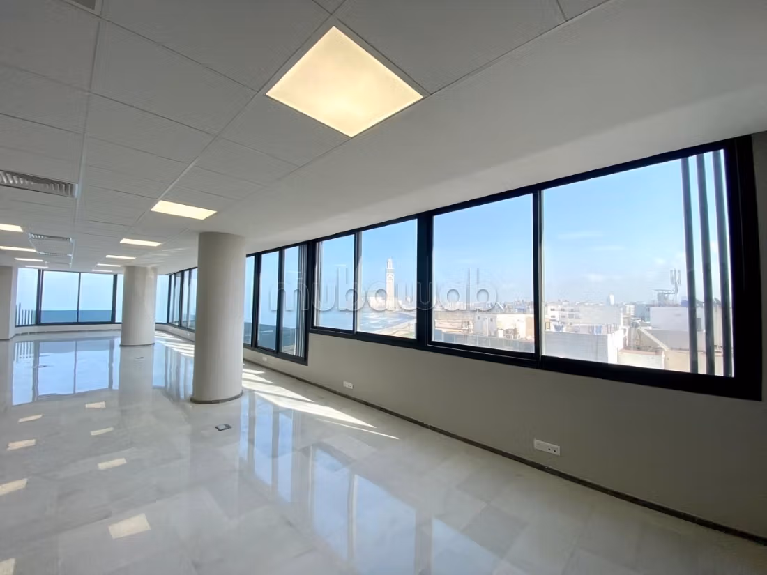 Plateau de bureau neuf 122m corniche