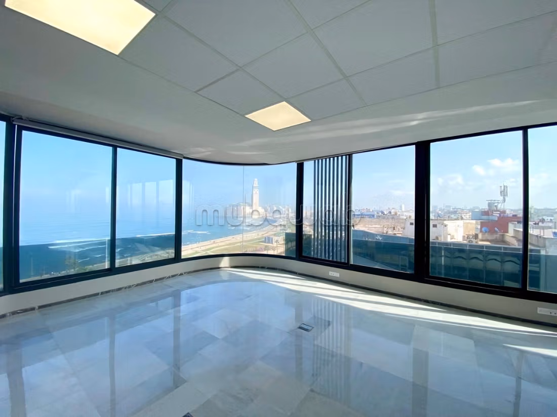 Plateau de bureau neuf 122m corniche
