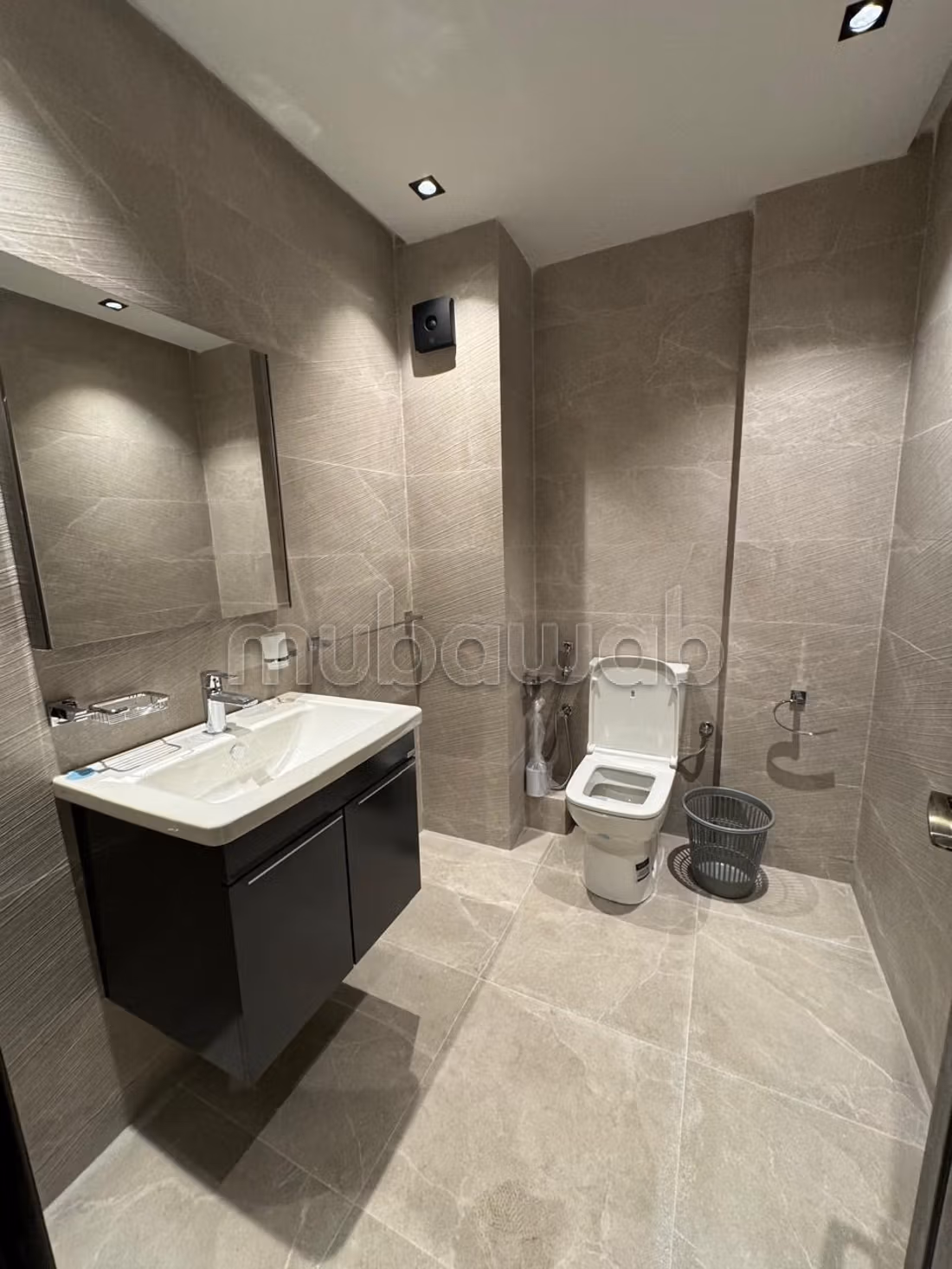 Bonito apartamento de 2 habitaciones amueblado con piscina